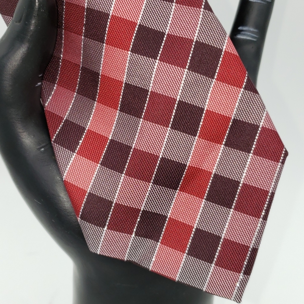 GEOFFREY BEENE MAN TIE.